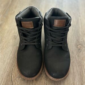 Boys Sonoma Boots size 5